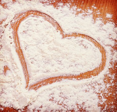 Un ile çizilmiş kalp