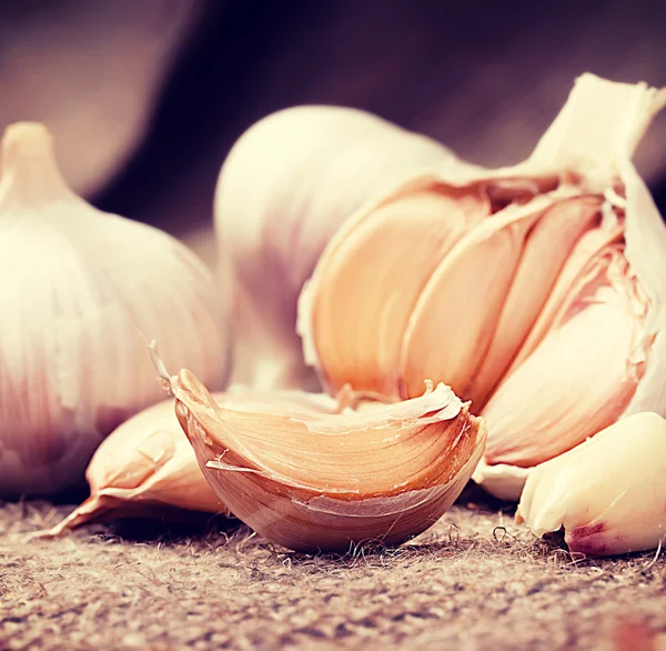 Fresh garlic cloves. — Stock Photo, Image