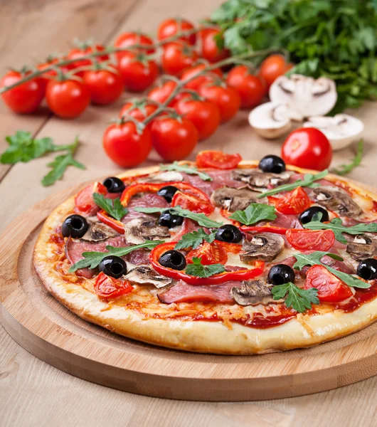 Tasty pizza and fresh ingredients — Stock Photo, Image