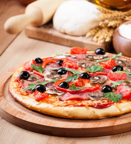 Tasty pizza and fresh ingredients — Stock Photo, Image