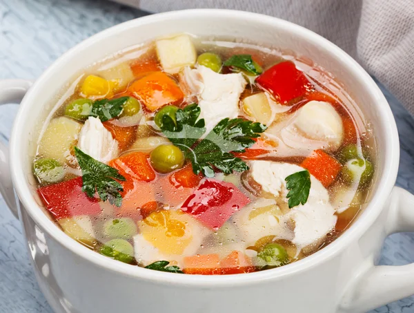 Sopa de legumes com frango — Fotografia de Stock