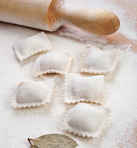 Pelmeni and rolling pin — Stock Photo, Image