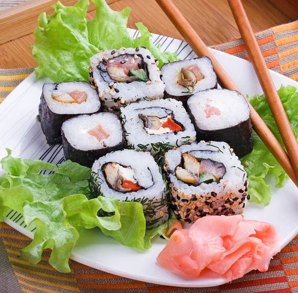 Rotoli di sushi giapponesi — Foto Stock
