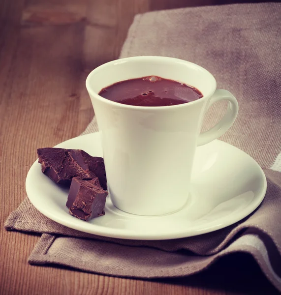 Hot chocolate and chocolate pieces — Stock Photo, Image