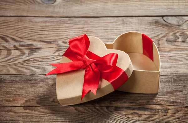 Κουτί δώρου σε σχήμα καρδιάς — Φωτογραφία Αρχείου