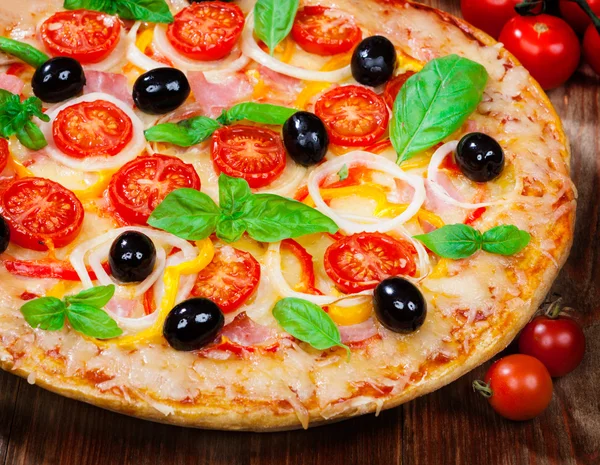 Tasty pizza and fresh ingredients — Stock Photo, Image