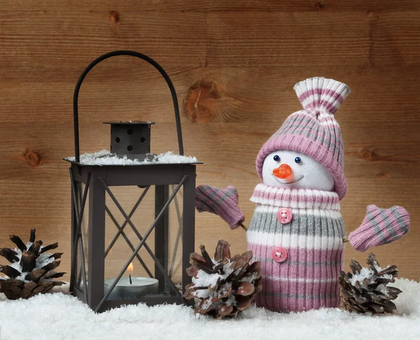 Linterna de Navidad y muñeco de nieve — Foto de Stock