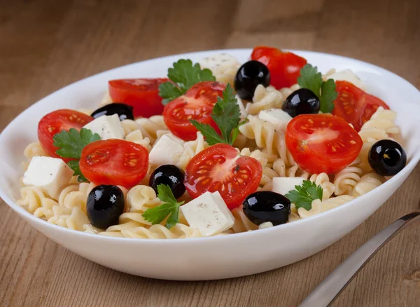 Grönsakssallad och pasta — Stockfoto