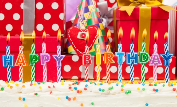 Coloridas velas de feliz cumpleaños — Foto de Stock