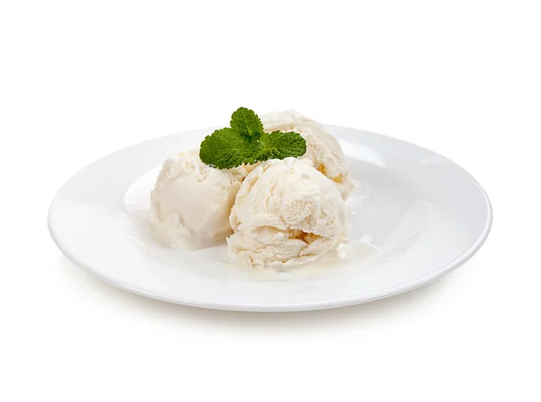 Gelato su piatto bianco — Foto Stock