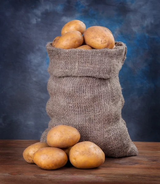 Fresh potatoes in bag — Stock Photo, Image