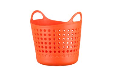 Beyaz arkaplanda izole edilmiş plastik sepet