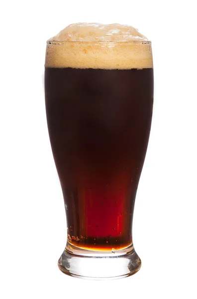 Bier in glas geïsoleerd op witte achtergrond — Stockfoto