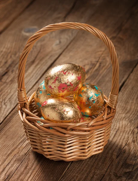 Easter eggs in a basket on table — Stock Photo, Image