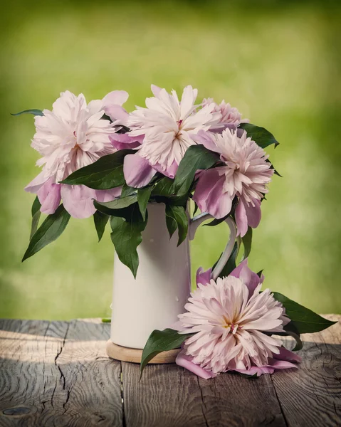 ウィンドウの花束 peons。ヴィンテージ レトロなヒップスター スタイル バージョン — ストック写真