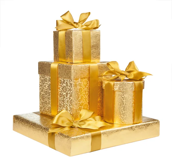 Cajas de papel de regalo dorado aisladas sobre fondo blanco — Foto de Stock