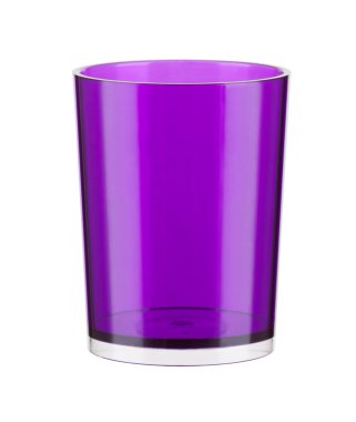 Beyaz bir arka plan üzerinde izole mor plastik bardak.