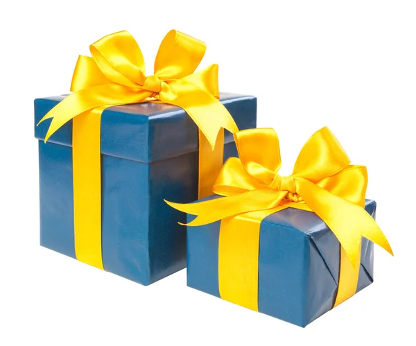 Türkiz doboz egy ajándék, és egy sárga íj elszigetelt fehér bac — Stock Fotó
