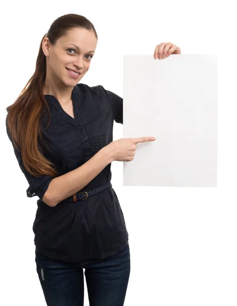 Mujer sosteniendo tarjeta en blanco . — Foto de Stock