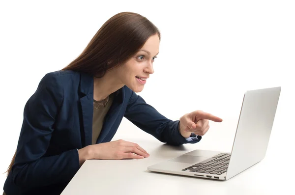 Donna con un computer portatile — Foto Stock