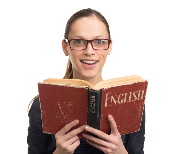 Nerd-Frau liest ein englisches Buch — Stockfoto