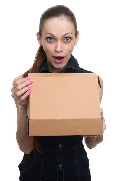 Surprised young woman holding a parcel — Stock Photo, Image