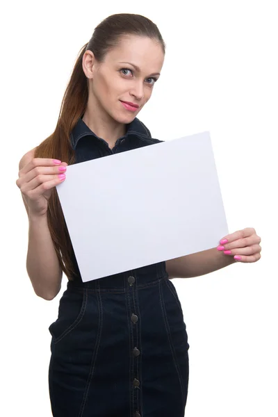 Mulher segurando um cartaz em branco. Isolados — Fotografia de Stock