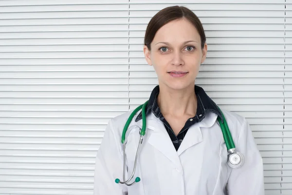 Portrait of a smiling female doctor — Stock Photo, Image