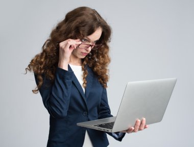 iş kadını laptop arıyorum