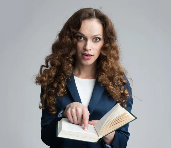 Surprised woman reading a book — Stock Photo, Image