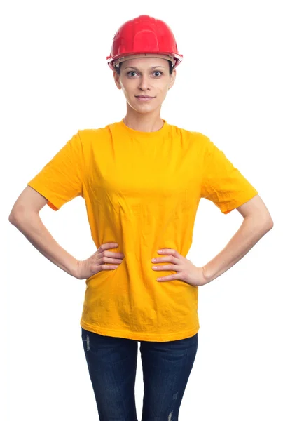 Kobieta w kask ochronny i żółty t-shirt. Na białym tle — Zdjęcie stockowe