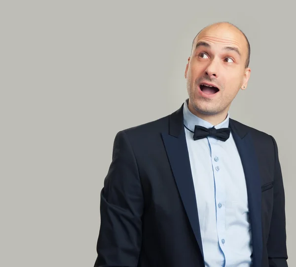 Enthusiastic man looking up — Stock Photo, Image