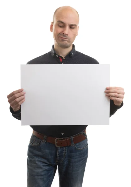Лысый мужчина с выразительными жестами, держащий баннер — стоковое фото
