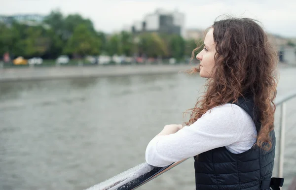 Outdoors portrait of pretty woman — Stock Photo, Image