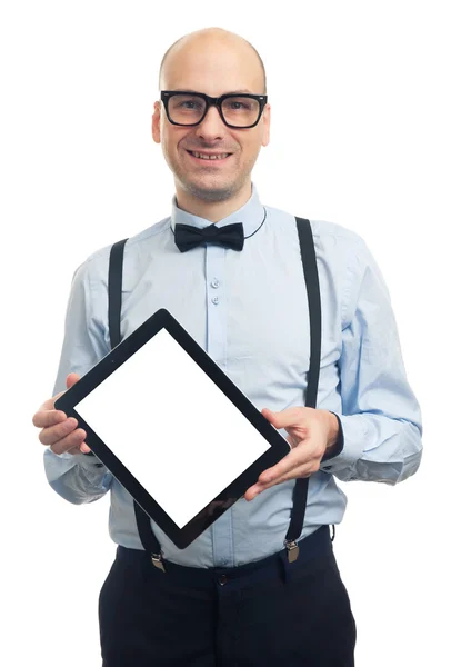 Uomo calvo alla moda mostrando schermo bianco del tablet digitale — Foto Stock