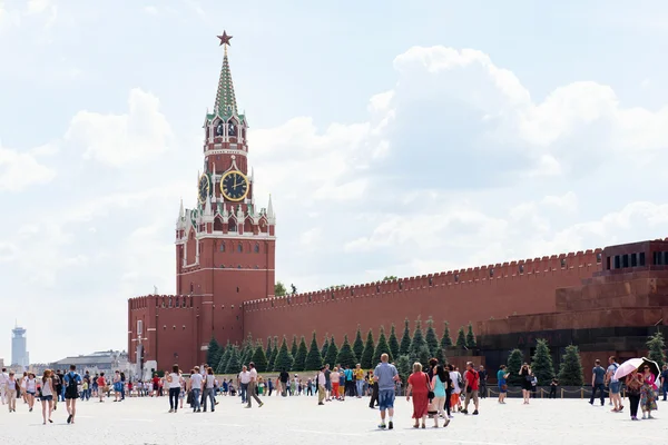 MOSCOW, RUSSIA - JUNE 24, 2016: Spasskaya Tower of Kremlin at Re — Stock Photo, Image