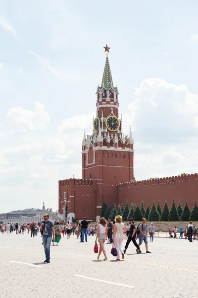 Moskou, Rusland - 24 juni 2016: Spasskaya toren van Kremlin op Re — Stockfoto