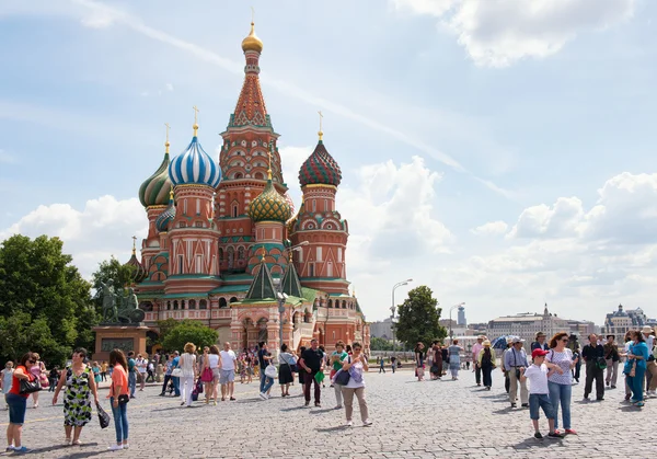 MOSCÚ, RUSIA - 24 DE JUNIO DE 2016: Catedral de San Basilio —  Fotos de Stock