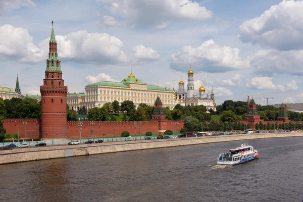 Moskova, Rusya - 24 Haziran 2016: Grand Kremlin Sarayı ve Kre — Stok fotoğraf