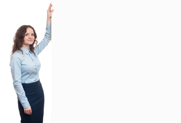 Mujer de negocios con tablero de publicidad en blanco con espacio de copia — Foto de Stock