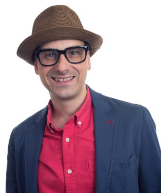 Şapka ve gözlük yakışıklı adam