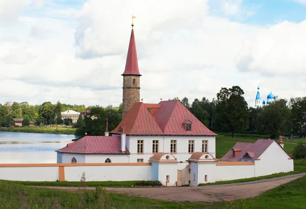 GATCHINA, RÚSSIA - 17 de julho de 2016: Vista do Palácio Priorado de Gatch — Fotografia de Stock