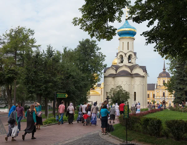 Sergiev Posad, Ryssland - juli, 28, 2016: Kyrkan av nedstigningen av — Stockfoto