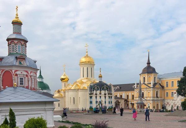 Sergiev Posad, Ryssland - juli, 28, 2016: Den heliga treenigheten-St. Ser — Stockfoto