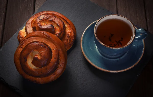 Sweet buns with cup of tea — Stock Photo, Image