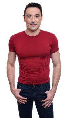 İzole genç atletik erkek gülümseyen