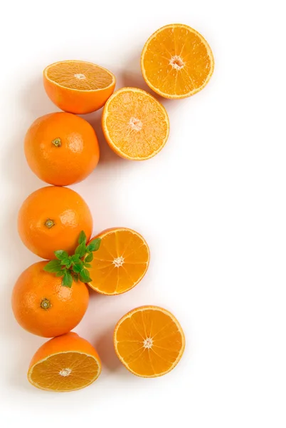 Frutas anaranjadas aisladas sobre fondo blanco —  Fotos de Stock