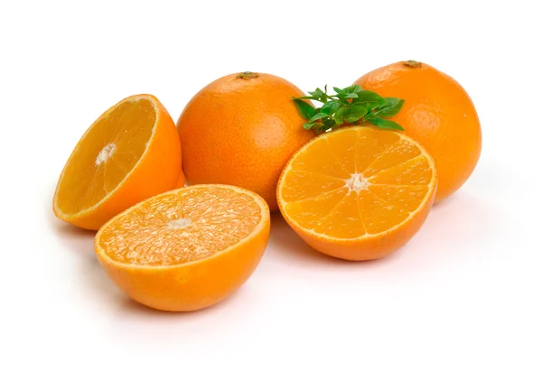孤立在一张白纸的橙色水果 — 图库照片