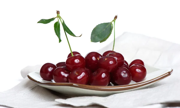 Cereza jugosa con hoja — Foto de Stock