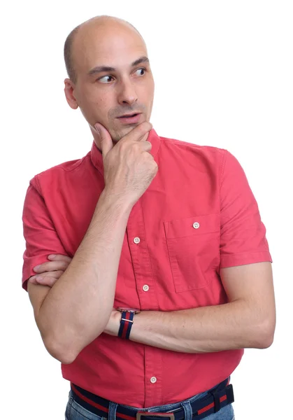 Homem careca surpreso vestindo camisa vermelha olhando lado — Fotografia de Stock